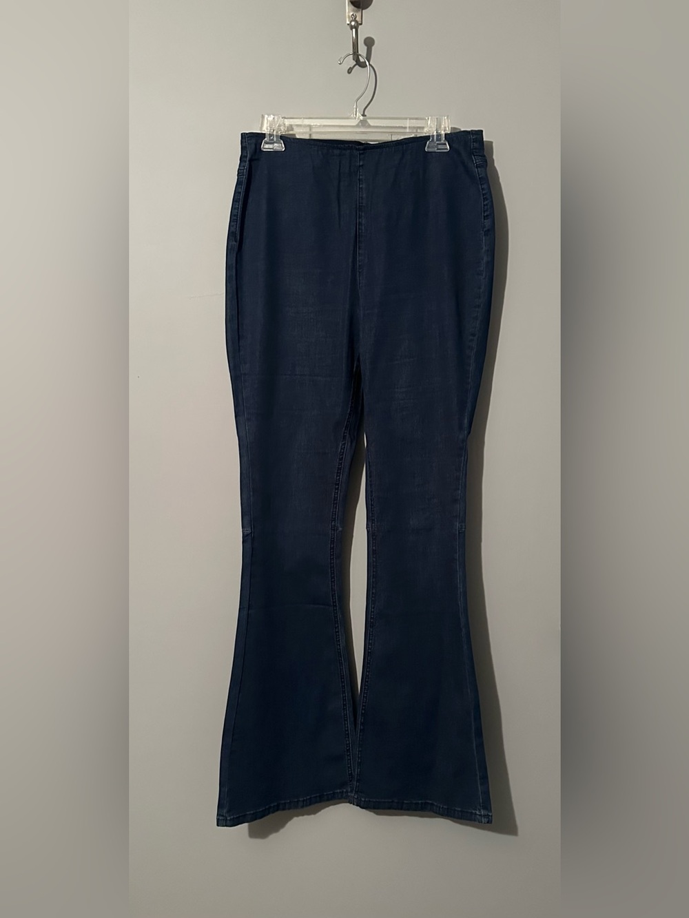 Suzanne Betro Women’s Dark Blue Flared Denim Pants in Size 12